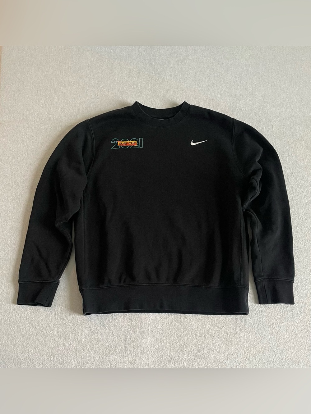 Nike Unisex Surf Cup 2021 size M Fleece Crewneck Pullover Sweatshirt Soft Fit